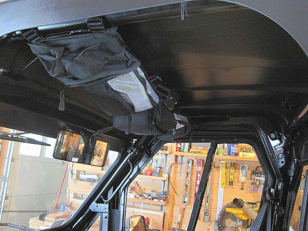 Big Sky Gun Rack Model SBR2GUTV & 2014 825i Gator